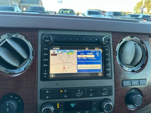 Used 2011 Ford F250 King Ranch w/ King Ranch w/Chrome Pkg image 17