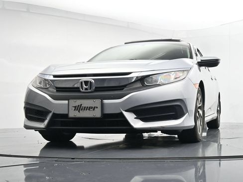 Used 2018 Honda Civic EX image 19