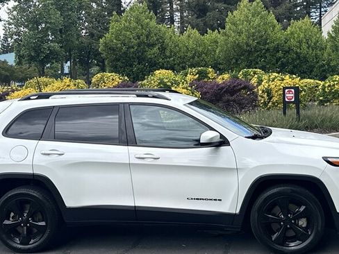 Used 2016 Jeep Cherokee Latitude FWD image 5