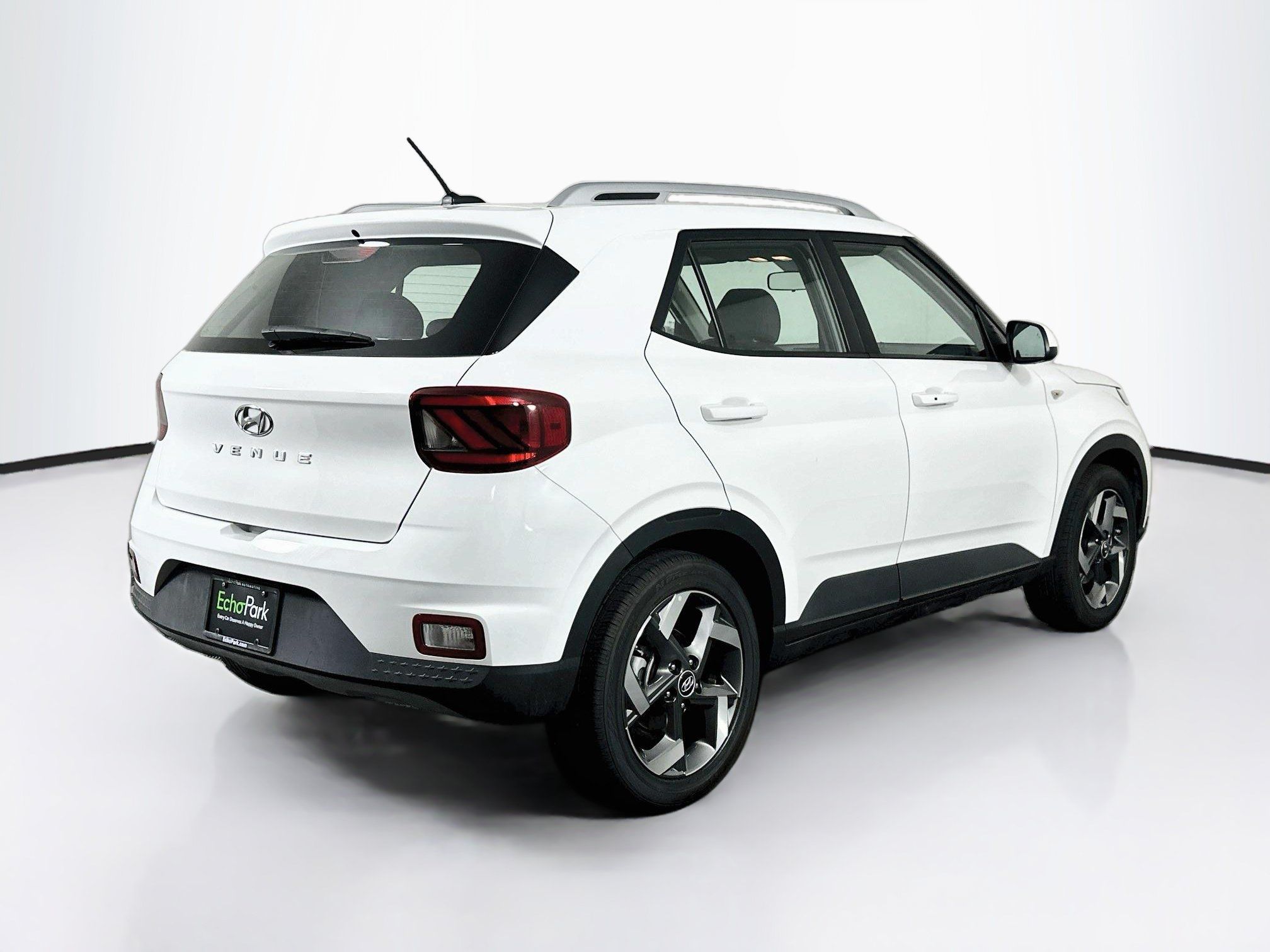 Used 2025 Hyundai Venue SEL FWD image 9