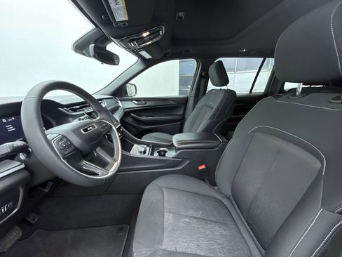 Used 2024 Jeep Grand Cherokee Laredo X w/ Trailer Tow Package image 11