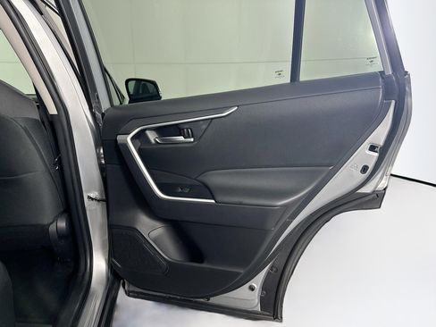 Used 2025 Toyota RAV4 XLE FWD image 29