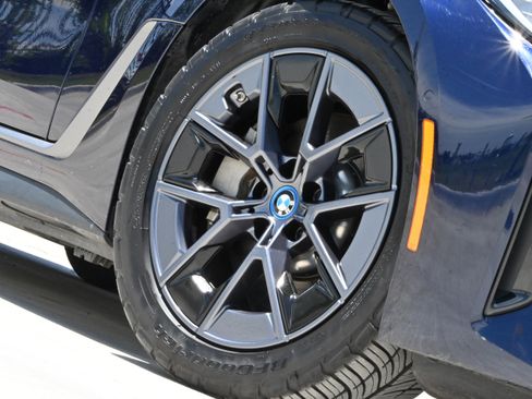 Used 2023 BMW i4 eDrive35 RWD image 12