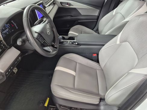Used 2025 Toyota Camry SE FWD image 21