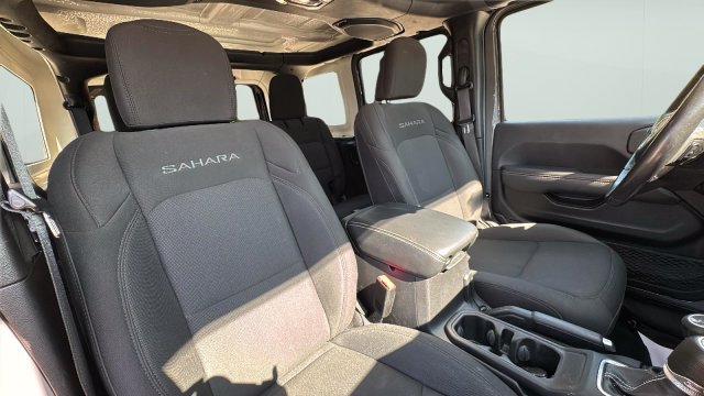 Used 2022 Jeep Wrangler Unlimited Sahara w/ LED Lighting Group AWD/4WD image 21