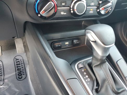 Certified 2025 Kia Soul LX w/ LX Technology Package FWD image 19