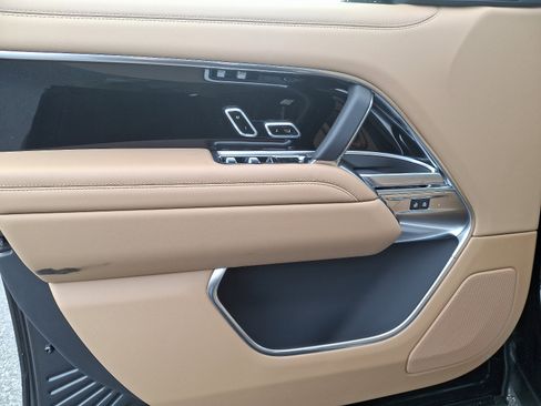 New 2025 Land Rover Range Rover Long Wheelbase SE image 10
