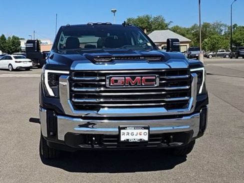 Used 2024 GMC Sierra 2500 SLE w/ SLE Value Package; AWD/4WD image 3