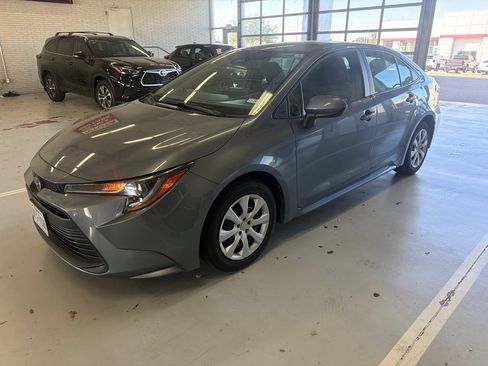 Used 2025 Toyota Corolla LE FWD image 1
