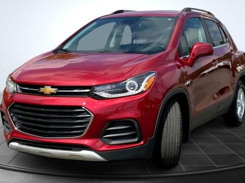 Used 2019 Chevrolet Trax LT w/ LT Convenience Package FWD image 4