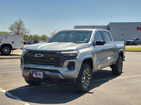 Used 2024 Chevrolet Colorado Z71 w/ Z71 Convenience Package 2 AWD/4WD image 2
