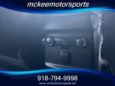 Used 2017 Ford Explorer XLT w/ Equipment Group 202A AWD/4WD image 8