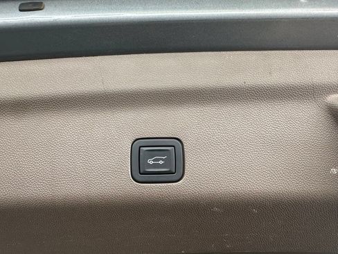 Used 2023 GMC Yukon Denali w/ Denali Reserve Package RWD image 35
