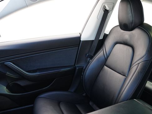 Used 2018 Tesla Model 3 Mid Range image 11