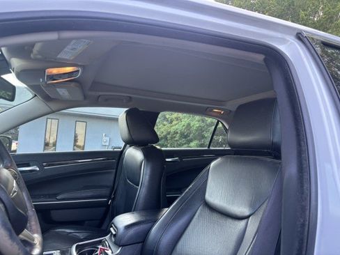 Used 2018 Chrysler 300 Limited w/ Safetytec Plus Group RWD image 9