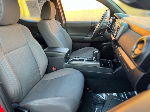 Used 2019 Toyota Tacoma TRD Off-Road image 25