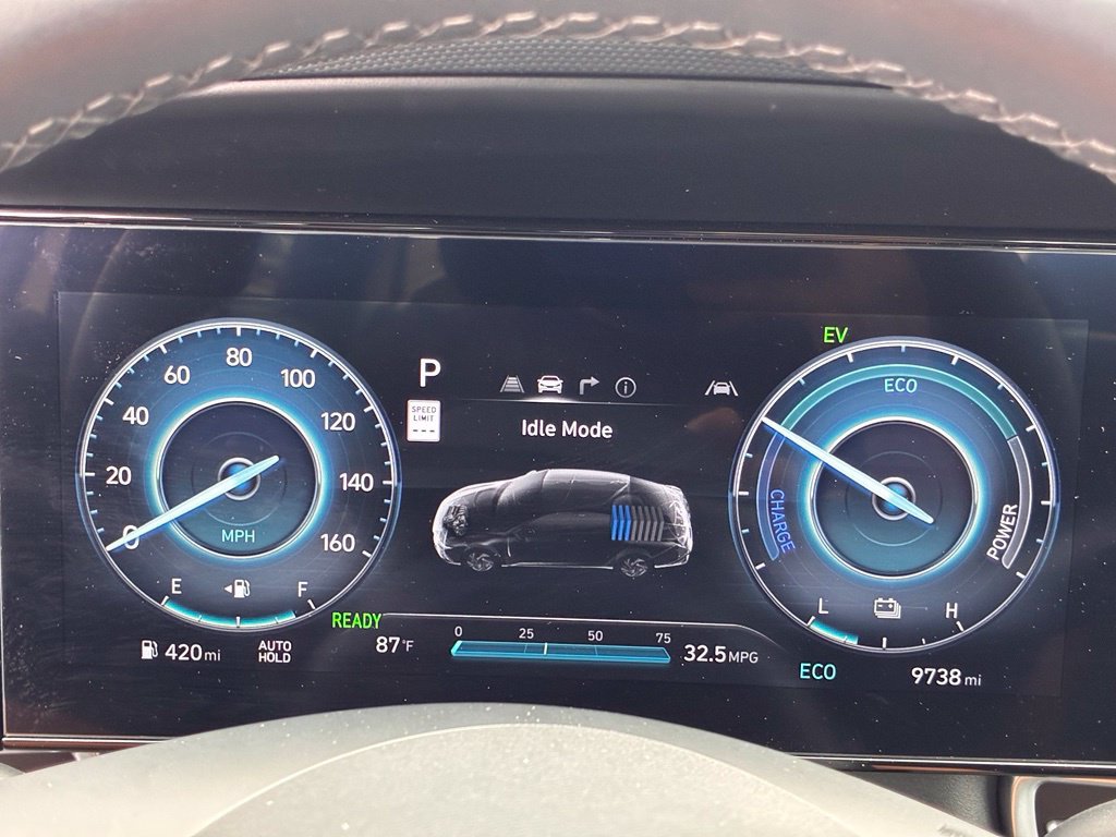 Certified 2025 Hyundai Elantra Limited FWD image 33