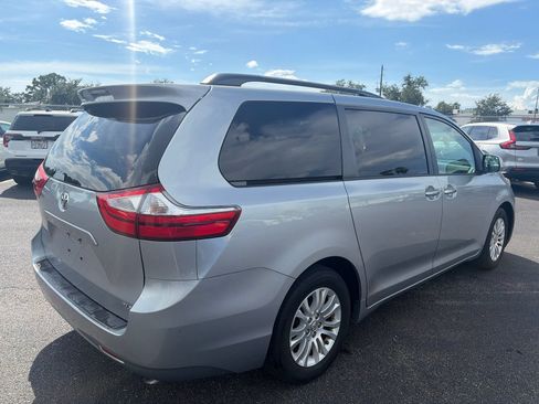 Used 2017 Toyota Sienna XLE FWD image 7