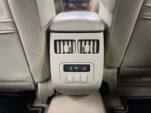 Used 2011 Cadillac DTS Platinum image 26