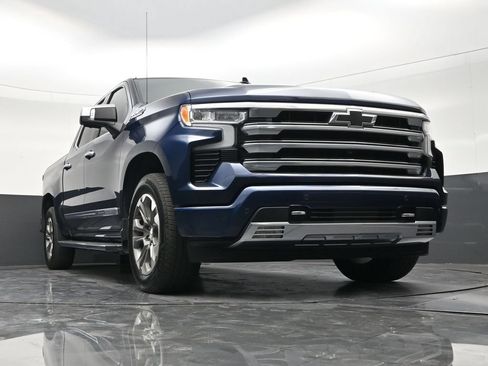 Used 2023 Chevrolet Silverado 1500 High Country w/ High Country Premium Package AWD/4WD image 23