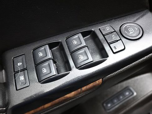 Used 2019 Chevrolet Suburban LT w/ RST Edition RWD image 11