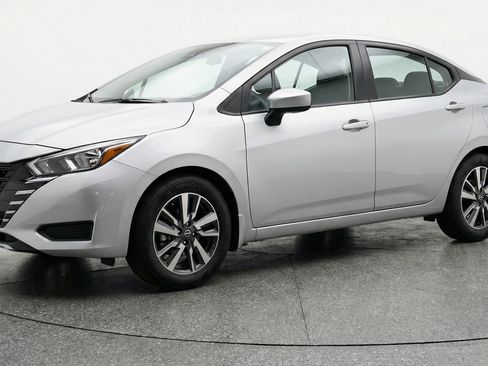 Used 2025 Nissan Versa SV image 3