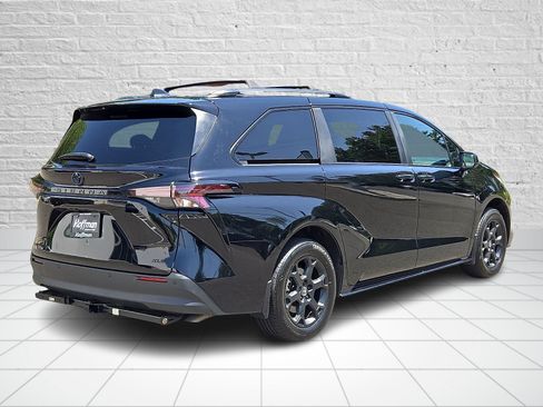 Used 2025 Toyota Sienna XLE Woodland Edition AWD/4WD image 6