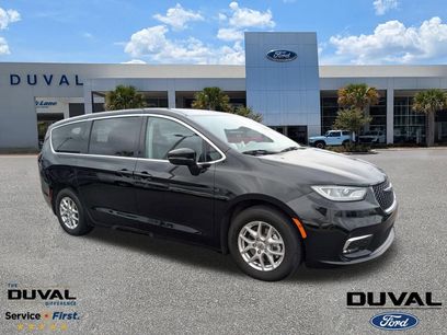 Used 2024 Chrysler Pacifica Touring-L
