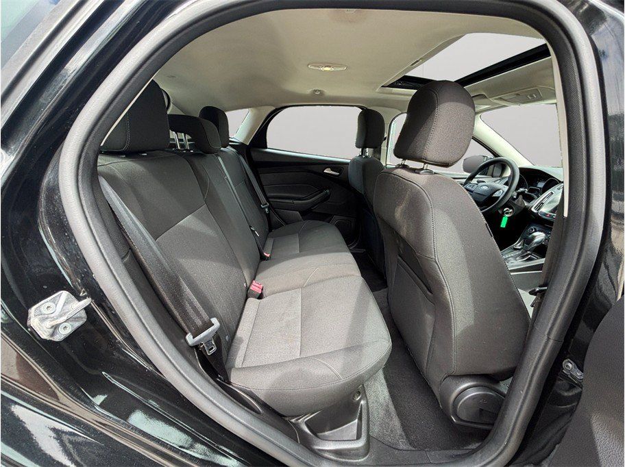 Used 2015 Ford Focus SE FWD image 30