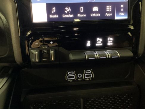 New 2026 RAM 1500 4x4 Crew Cab image 33