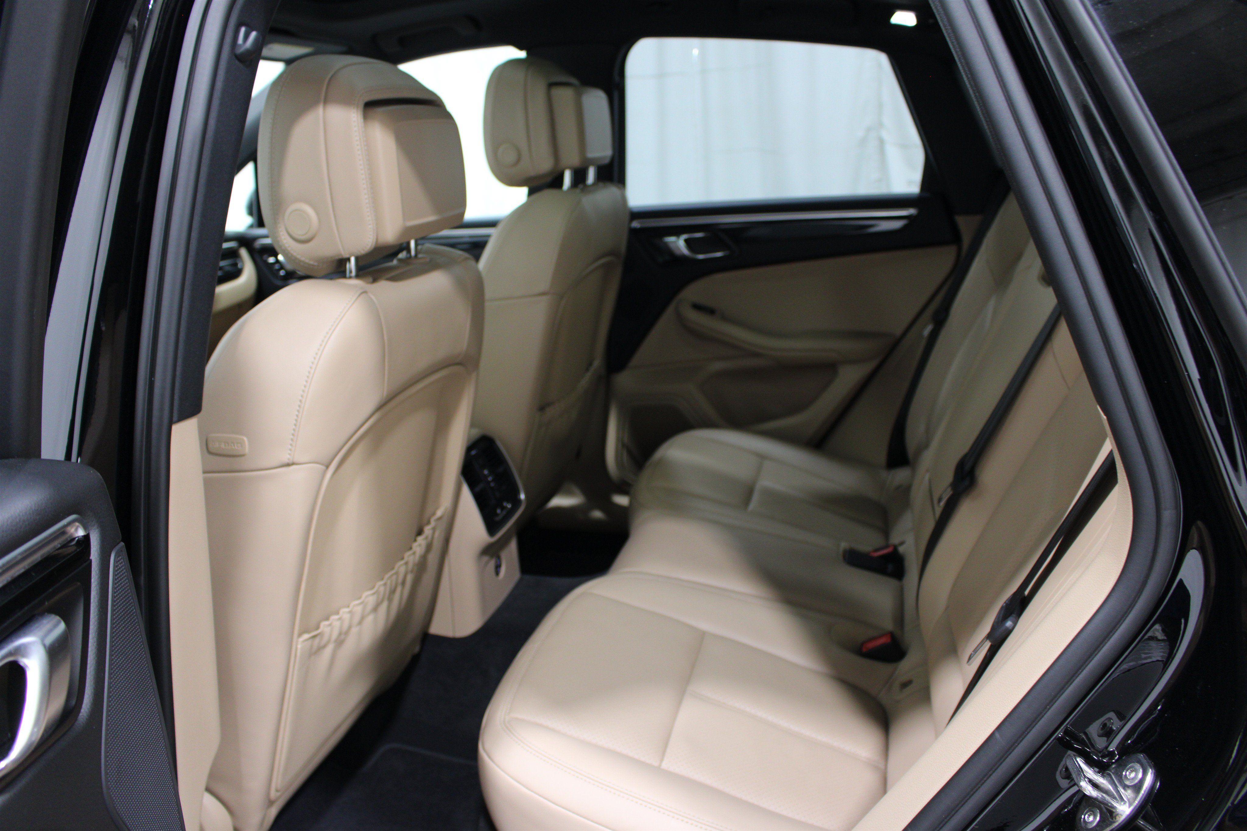Used 2024 Porsche Macan AWD/4WD image 19