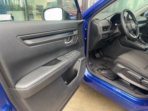 Used 2023 Honda CR-V LX image 9