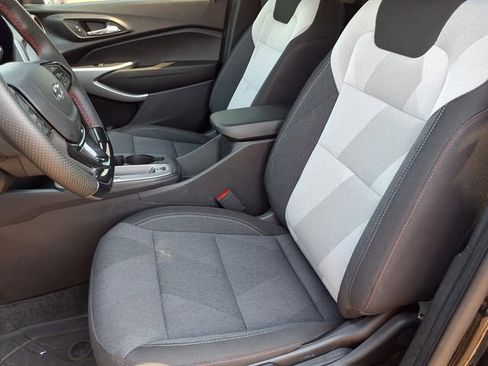 Used 2024 Chevrolet Trax RS w/ Driver Confidence Package FWD image 3