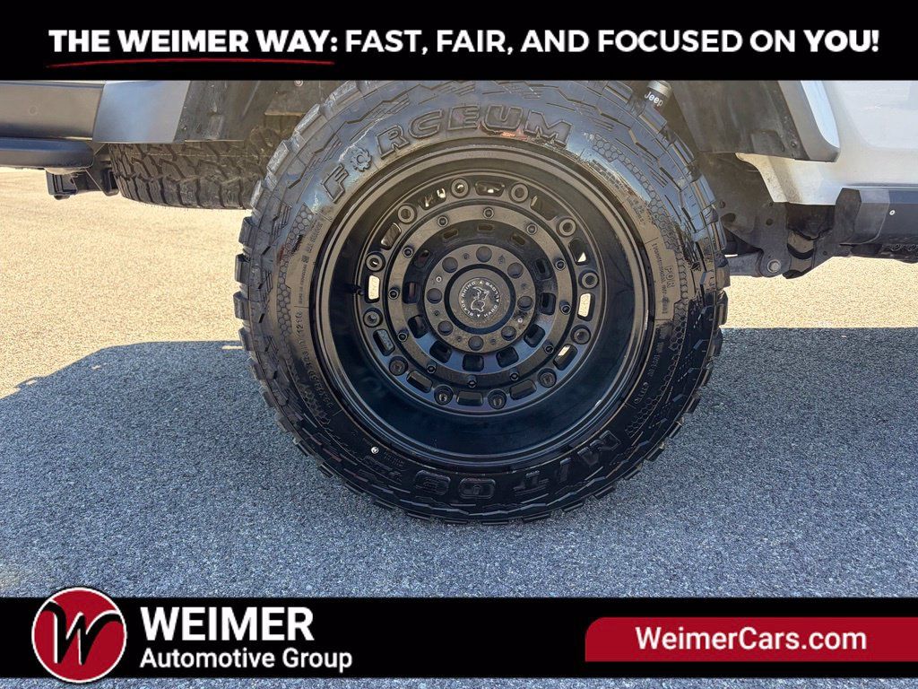 Used 2022 Jeep Gladiator Rubicon w/ LED Lighting Group AWD/4WD image 13