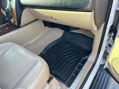 Used 2013 Chevrolet Avalanche LTZ RWD image 25