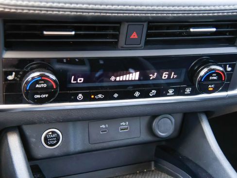 Used 2023 Nissan Rogue SV w/ SV Premium B Package FWD image 15