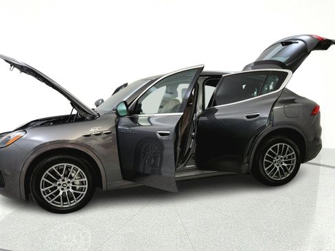 Used 2023 Maserati Grecale Modena AWD/4WD image 11