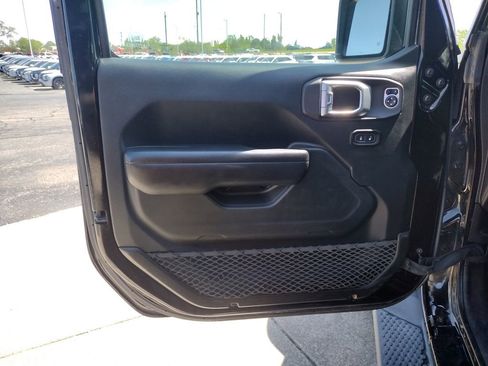 Used 2018 Jeep Wrangler Unlimited Sport w/ Dual Top Group AWD/4WD image 9