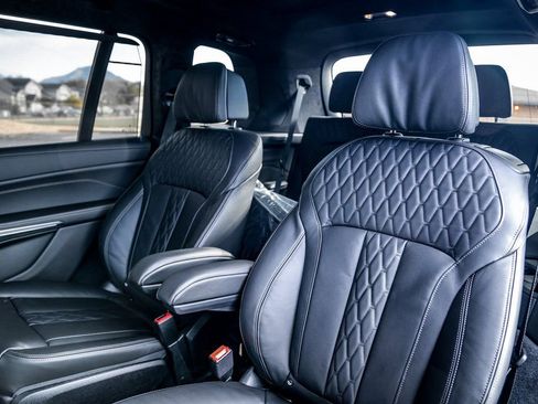 Used 2026 BMW X7 xDrive40i w/ Executive Package image 28