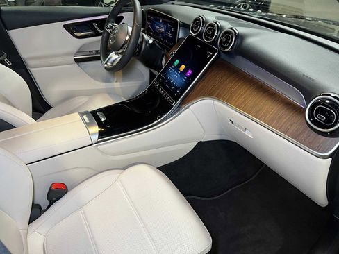 Used 2025 Mercedes-Benz GLC 300 4MATIC image 11