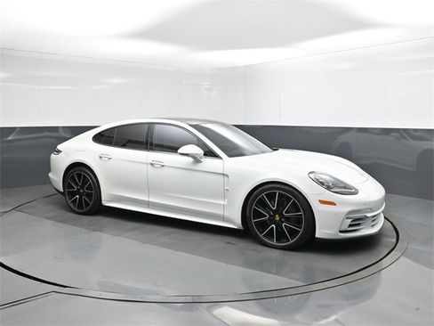 Used 2018 Porsche Panamera 4S image 17