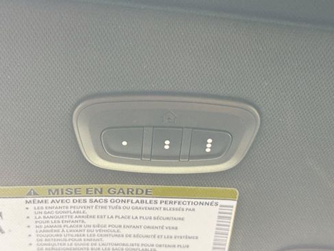Used 2025 Chrysler Pacifica Limited FWD image 23