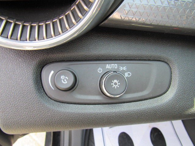 Used 2024 Chevrolet Trax ACTIV w/ Sunroof Package FWD image 11