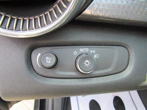 Used 2024 Chevrolet Trax ACTIV w/ Sunroof Package FWD image 11