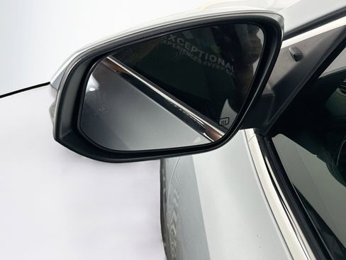 Used 2019 Toyota Highlander Plus AWD/4WD image 16
