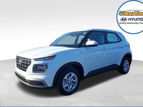 New 2026 Hyundai Venue SE image 2
