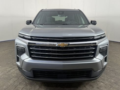 Used 2024 Chevrolet Traverse LT AWD/4WD image 2