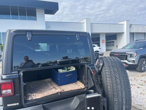 Used 2023 Jeep Wrangler Sport image 9