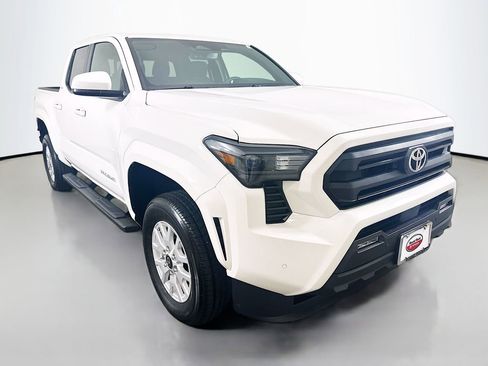 Used 2025 Toyota Tacoma SR5 image 3
