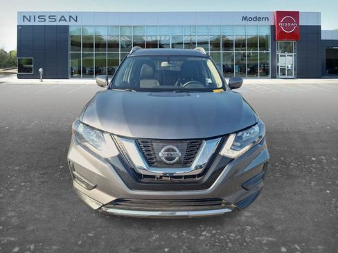 Used 2017 Nissan Rogue S w/ Appearance Package FWD image 2